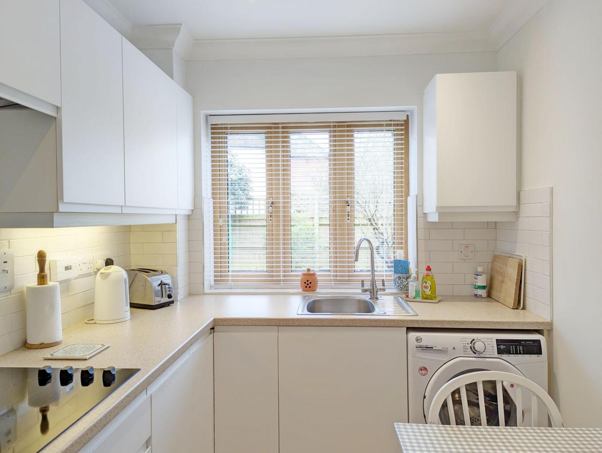 Wisteria Way, Tangmere Extérieur photo