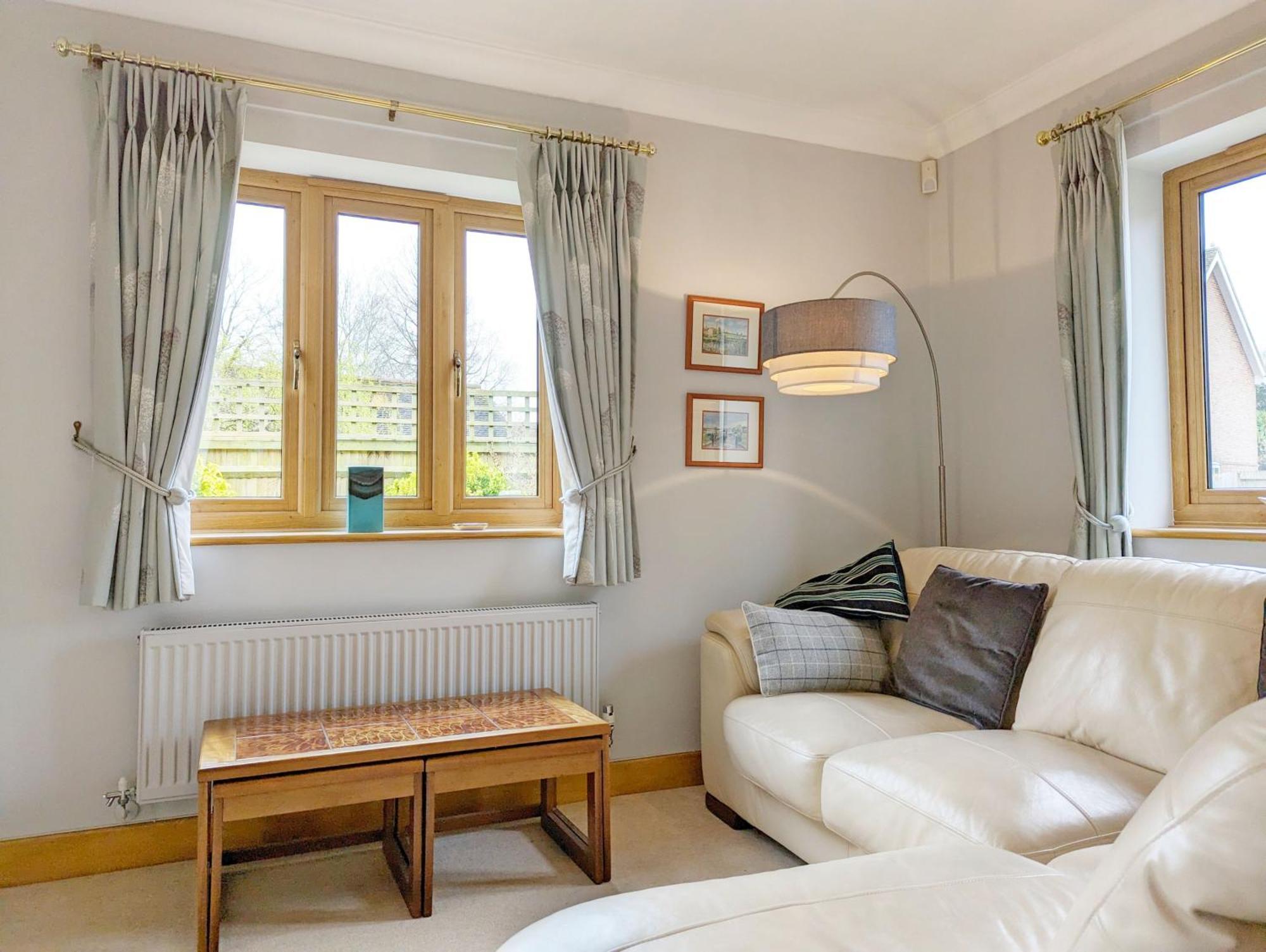 Wisteria Way, Tangmere Extérieur photo