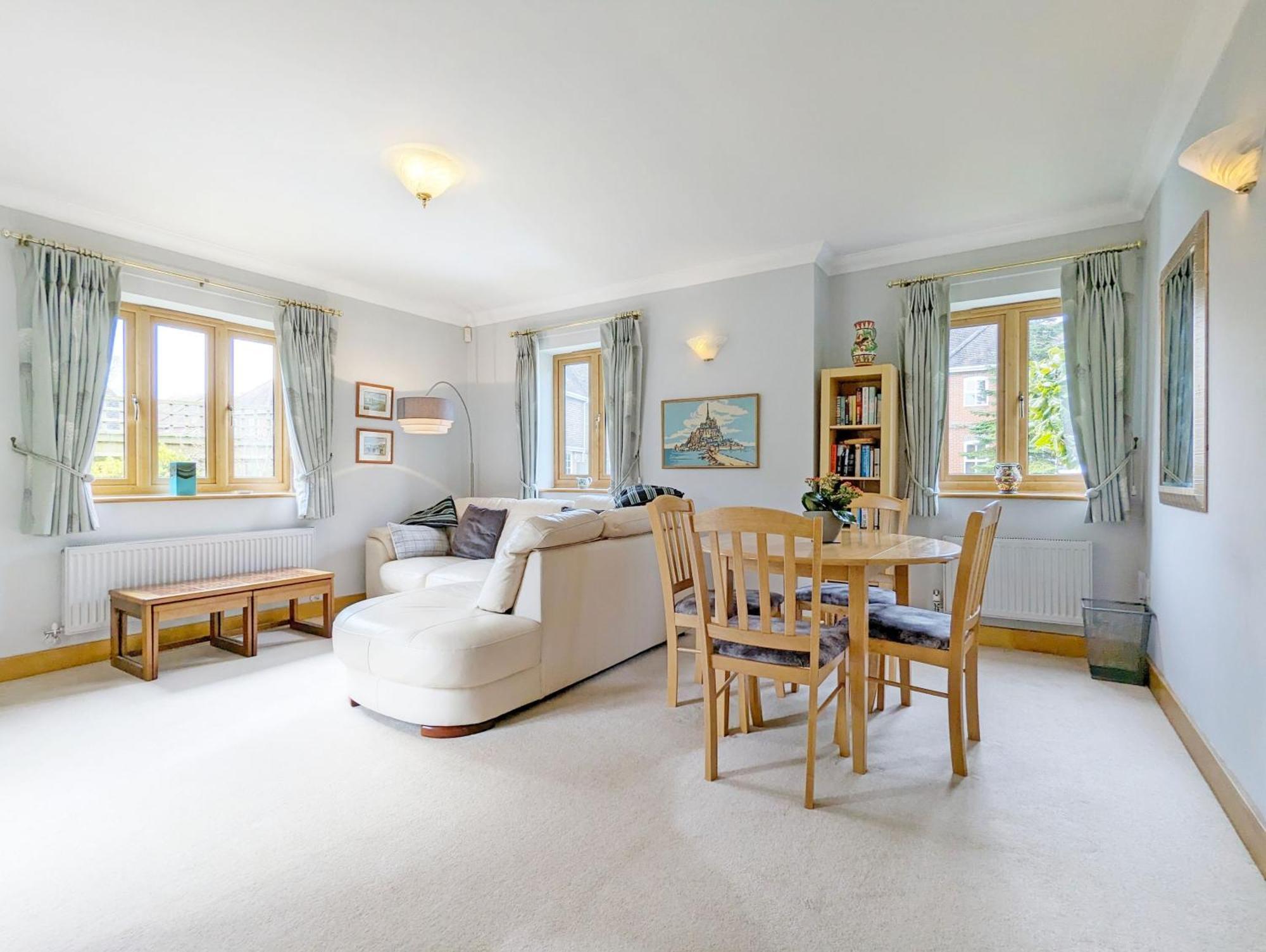 Wisteria Way, Tangmere Extérieur photo